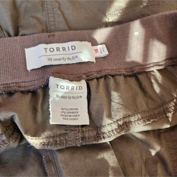 TORRID GRAY/GREEN SHORTS SIZE 18 NEW - Picture 3 of 6